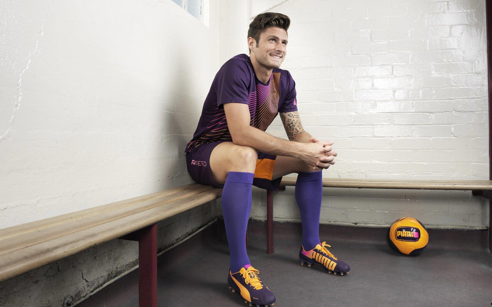 每体曝维尼修斯未来悬疑,明夏亿元转会或2027自由身离队,皇马面临关键抉择